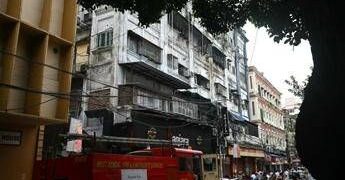 Incendio in un hotel a Calcutta: 9 morti, tra cui un bambino, e diversi feriti