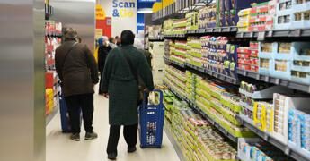 Inflazione, caldo, sanità e bollette: le preoccupazioni degli italiani secondo Spin Factor