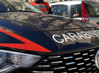 Insulti omofobi e aggressione, giovane spinto da due uomini nel Naviglio a Vigevano