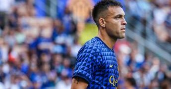 Inter, Lautaro Martinez e Bastoni litigano con l’arbitro