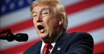 Iran, Trump: “Eravamo pronti a più grande attacco da Seconda guerra mondiale”. E nega carenza munizioni