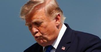 Iran, annunci di raid imminenti e poi ‘ripensamenti’: tutte le volte di Trump