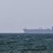Iran, petroliera in fiamme al largo dell’Arabia Saudita: colpita da ‘proiettile non identificato’