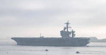 Iran, portaerei Lincoln allo stremo: equipaggio vicino a “perdere la testa” tra cibo scarso e turni massacranti