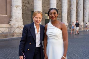 Italia-Gb, Times: Meloni incontra leader opposizione Badenoch e l’avverte: “Non fare accordi con Farage”