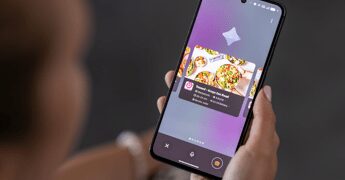 Just Eat porta in Italia l’assistente vocale con IA