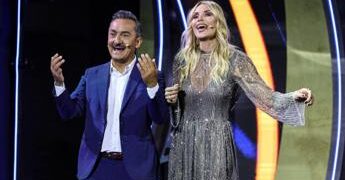 ‘La Notte dei Fiori’, stasera su Rai 1: lo show dedicato ai cantautori della scuola genovese