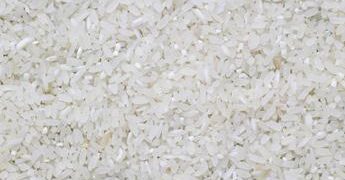 La ‘nuova’ ricetta per il riso in bianco: “Non si cuoce con l’acqua…”