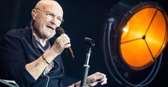 “L’alcol mi ha quasi ucciso”. Phil Collins racconta il ricovero e la rinascita