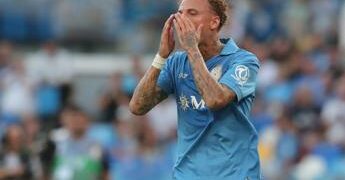 Lang cade in area e Allegri chiede rigore: proteste in Napoli-Como