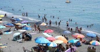 Lecce, si sente male mentre nuota con gli amici: morto 19enne
