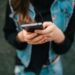 Lo smartphone fa bene, così aiuta il cervello: le 7 azioni quotidiane ‘consigliate’