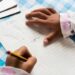 Lo studio che ‘riabilita’ la scrittura a mano: “Fa bene al cervello”