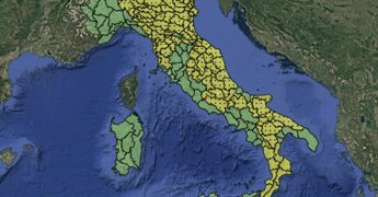 Maltempo, allerta meteo gialla per temporali oggi lunedì 17 agosto: la mappa delle 13 regioni a rischio