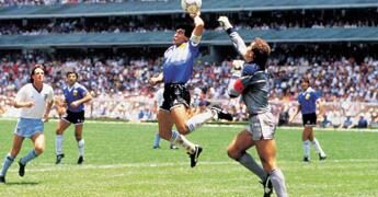 Maradona e il pallone de ‘la mano de Dios’, il cimelio venduto per 2,5 milioni