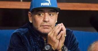 Maradona, i medici ignorarono i ‘segnali d’allarme’ prima della morte: l’accusa di un testimone in tribunale