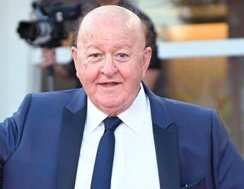 Massimo Boldi, la figlia: “Sta bene, è caduto mentre passeggiava con la famiglia”