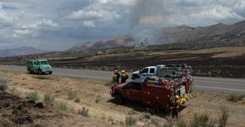 Maxi incendio minaccia la città di Reno, in Nevada: quasi 90mila evacuati. I testimoni: “Siamo spaventati a morte”