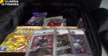 Maxi sequestro a Malpensa, bloccato viaggiatore con 605 carte da collezione Pokémon e One Piece: valgono 27mila euro