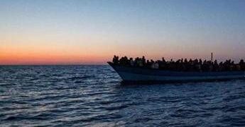 Migranti, Berlino: “Ci aspettiamo che i trasferimenti continuino”. Tajani: “Trovare un equilibrio sulle Ong”