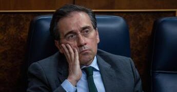 Migranti Ceuta, dalla Spagna nuovo attacco all’Italia: “Misura su controlli arbitraria, affronto ingiustificabile a dignità Ue”