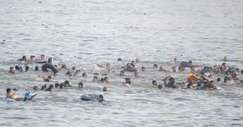 Migranti a Ceuta, Ue: “Solidali con la Spagna e cordoglio per le vittime”