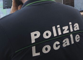 Milano, agenti polizia locale: commissaria ai domiciliari, restano in carcere gli altri 4