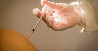 Morbillo negli Usa, peggiore epidemia in 35 anni: Kennedy Jr raccomanda vaccino
