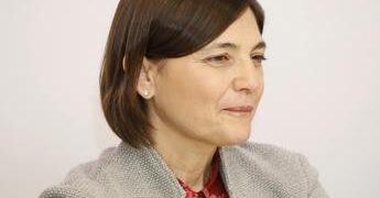 Morto il padre di Debora Serracchiani, il commosso saluto della deputata Dem: “E’ stato bello starti accanto”