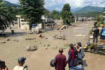 Nepal, alluvione nel nord: “Numerose vittime e dispersi”. Xi mobilita i soccorsi