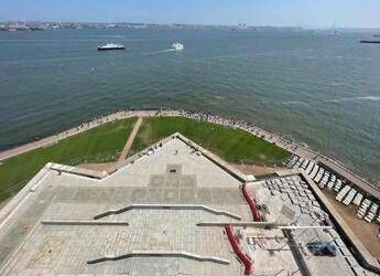 New York, barca si ribalta a Liberty Island: morti una donna e un neonato