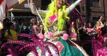 Notting Hill Carnival compie 60 anni, Londra si prepara alla festa più partecipata d’Europa