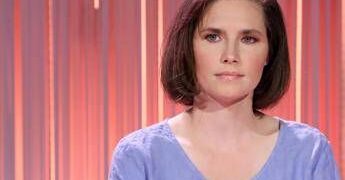 Omcidio Meredith, Amanda Knox presenta ‘Cartwheel’: “Uso la comicità per raccontare il trauma”