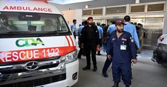 Pakistan, incendio in un ospedale di Islamabad: morti almeno 14 neonati