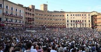 Palio di Siena, domani la grande sfida dell’Assunta: dove vederla in tv