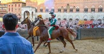 Palio di Siena, oggi l’Assunta: orario, cavalli, fantini e dove vederlo in tv
