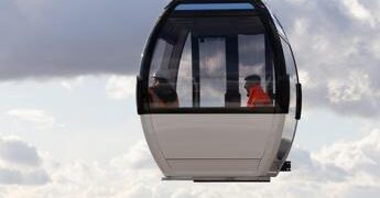 Paura in Francia, cabina funivia urta una gru a Alpe d’Huez: 23 feriti