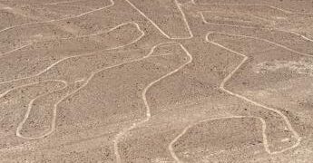Perù, aereo con italiani a bordo sorvolava Linee di Nazca: cosa sono