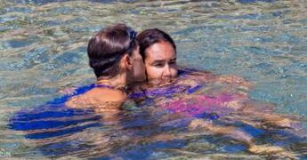 Pier Silvio Berlusconi si gode le vacanze in Corsica con Silvia Toffanin e i figli
