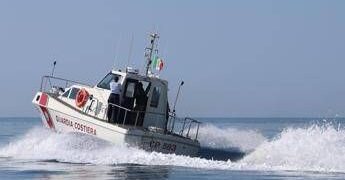 Ponza, trovato in mare il cadavere di un uomo con maschera e pinne