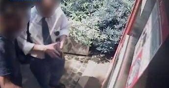 Rapina un uomo e lo costringe a prelevare al bancomat: 48enne in manette