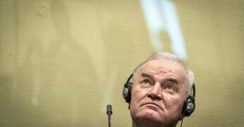 Ratko Mladic morto all’Aja, la Serbia: “Avrà tutti gli onori militari e di Stato”