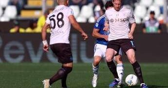 Riparte la Seria A con l’incubo infortuni dei calciatori, l’analisi: “50 in media a stagione, fino a 12% rosa non disponbile”