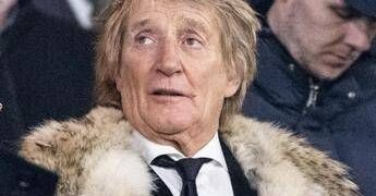 Rod Stewart annulla le date del tour negli Stati Uniti dopo un intervento al cuore