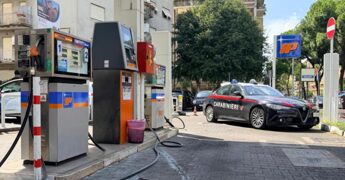 Roma, morto il 33enne che si era dato fuoco al distributore di benzina