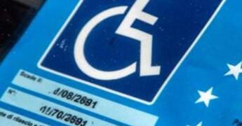Roma, stretta su permessi disabili. Patanè: “In 20mila giravano con quelli di parenti morti”