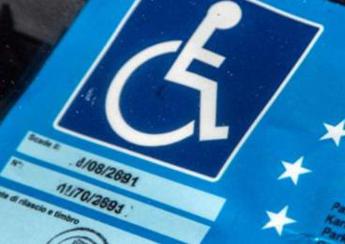 Roma, stretta su permessi disabili. Patanè: “In 20mila giravano con quelli di parenti morti”
