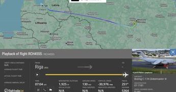 Russia, media: aereo militare Usa atterrato a Mosca, dal Cremlino nessuna informazione