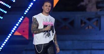 Samurai Jay, problemi tecnici durante il concerto: “È stonato pure con l’autotune”