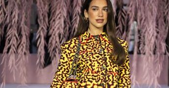 Sanremo, Dua Lipa non solo guest star: De Martino la vuole per la co-conduzione di una serata